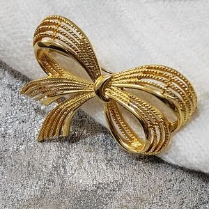 Classic Gold plated Bow Tie Brooch 🎀
